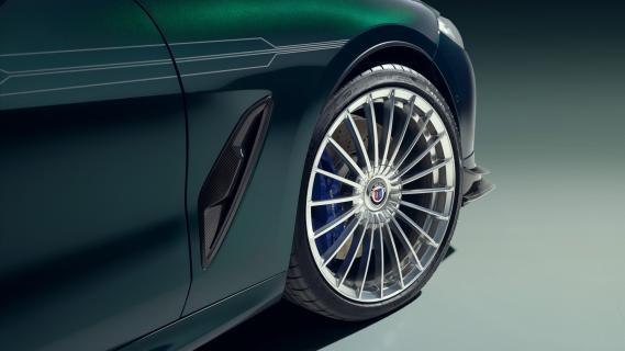 Alpina B8 GT Gran Coupé (G16) groen (2025) zijkant voor velgen