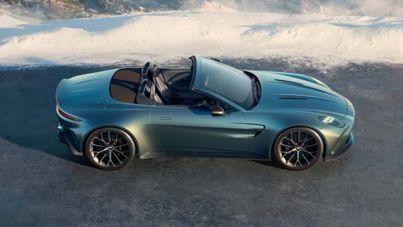 Aston Martin Vantage Roadster (2025) groen zijkant rechts dakomlaag hoog