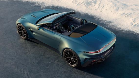 Aston Martin Vantage Roadster (2025) groen zijkant schuin achter links hoog