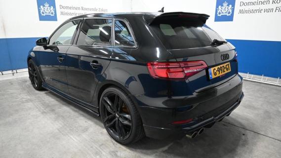 Audi A3 S-Line 1.5 TSI (8V) zwart (2019) Domeinen zijkant rechts schuin achter