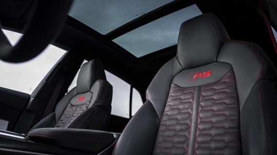 Audi RS Q8 Performance rood (2025) interieur stoelen panoramadak