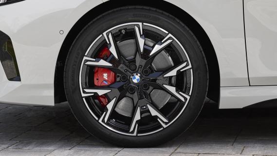 BMW M135 Drive (F70) wit (2025) voorwiel