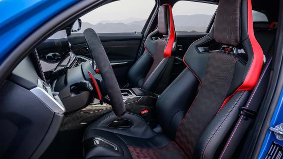 BMW M3 CS Touring (G81) Laguna Seca blauw (2025) interieur kuipstoelen