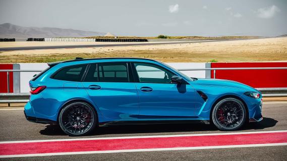 BMW M3 CS Touring (G81) Laguna Seca blauw (2025) zijkant rechts op circuit