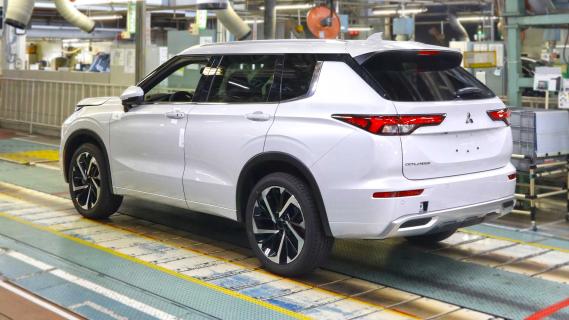 Mitsubishi Outlander in de fabriek 2025