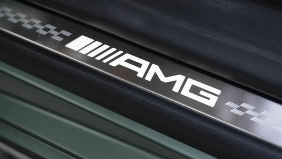 Mercedes-AMG SL 63 S E-Performance 4Matic+ (R232) groen (2025) instaplijst met AMG-logo