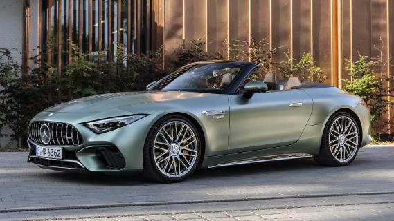 Mercedes-AMG SL 63 S E-Performance 4Matic+ (R232) groen (2025) zijkant links schuin voor stilstaand