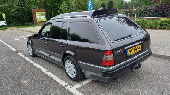 Achtergelaten Mercedes met 1 miljoen kilometer op de teller