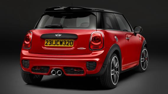 Mini Cooper S John Cooper Works (F56) rood (2015) zijkant rechts achter schuin