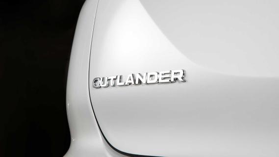 Mitsubishi Outlander badge achterklep 2025