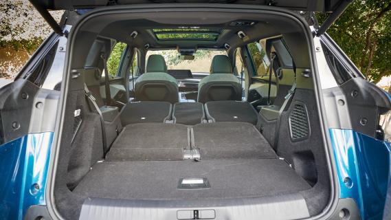 Peugeot 5008 Allure Hybrid 136 (P67) blauw (2025) interieur laadruimte banken naargeklapt