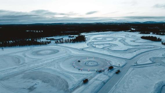 Porsche Taycan GTS 2025 drift record locatie in Finland sneeuw