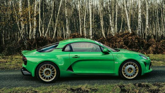 Ravage Groupe 4 Alpine A110 (2025) groen zijkant rechts bomen