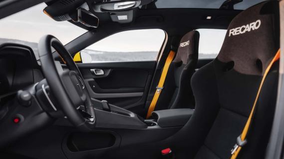 Recaro sportstoelen in Polestar 3 Artic Circle Edition (2025) zijkant interieur