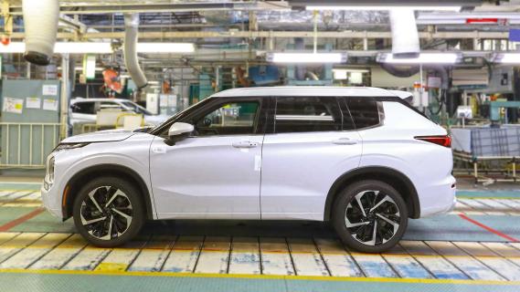 Mitsubishi Outlander in de fabriek 2025