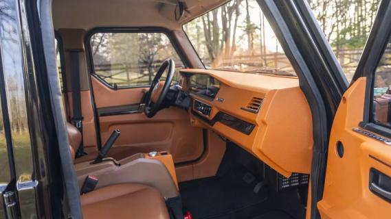 Bodo G-wagon e golfkarretje zwart (2025) interieur bruin zijkant