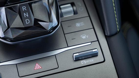 BYD Atto 2 Boost 2025 review: interieur detail knopjes middenconsole