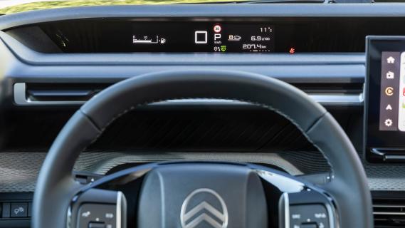 Citroën C3 Aircross Hybrid 2025 review: interieur detail tellerscherm display