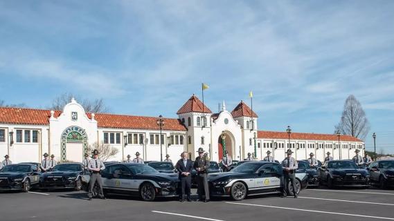 Ford Mustang GT NCSHP politieauto (2025) groepsfoto voorzijde