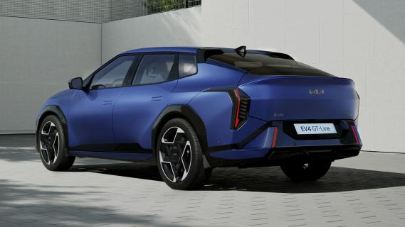 Kia EV4 sedan GT-Line blauw (2025) zijkant links achter schuin