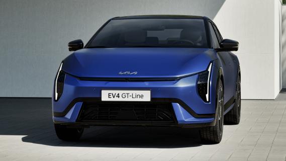 Kia EV4 sedan GT-Line blauw (2025) zijkant voor schuin