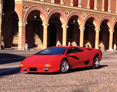 Lamborghini Diablo rood (1995) zijkant links schuin voor