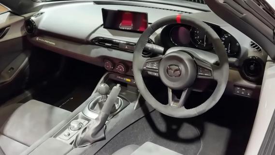 Mazda Spirit Racing Roadster RS (NB) interieur