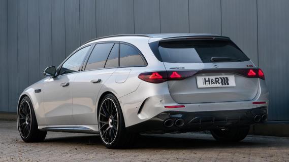 Mercedes-AMG E53 Estate (S214) grijs (2025) met H&R veren en spacers zijkant links achter schuin