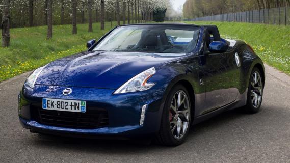 Nissan 370Z Roadster (Z34) blauw (2014) zijkant links schuin voor dak omlaag