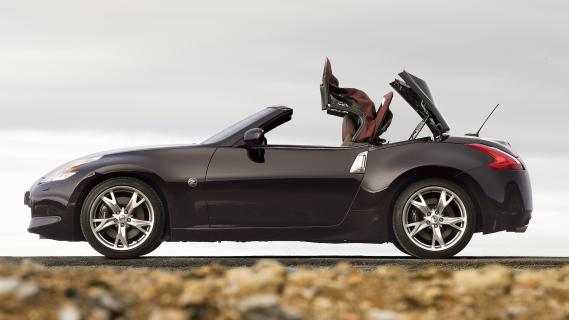 Nissan 370Z Roadster (Z34) bruin (2010) zijkant rechts voor dak omlaag