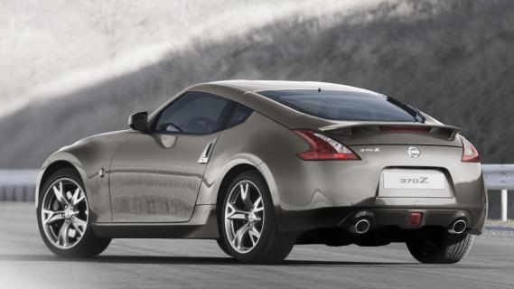 Nissan 370Z (Z34) grijs (2010) zijkant rechtsachter schuin