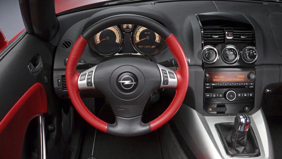 Opel GT (2007) interieur dashboard