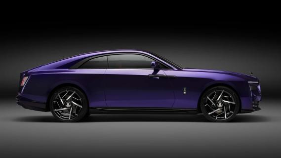 Rolls-Royce Spectre Black Badge paars (2025) zijkant rechts