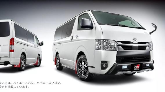 Toyota HiAce GR Sport wit zijkant rechts voor schuin