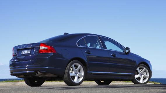 Volvo S80 V8 AWD blauw (2007) zijkant rechts achter schuin