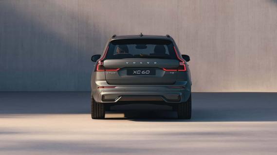 Vernieuwde Volvo XC60 grijs (2025) achterkant