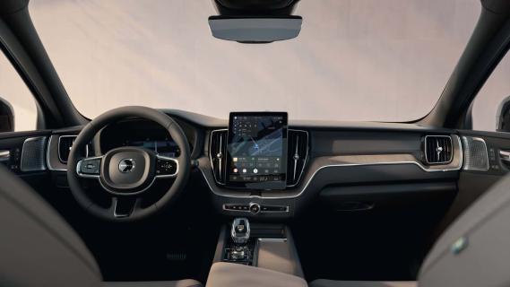 Vernieuwde Volvo XC60 grijs (2025) interieur dashboard