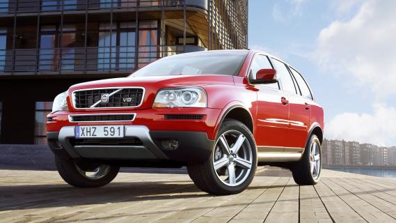 Volvo XC90 V8 Sport (2009) rood zijkant link schuin voor