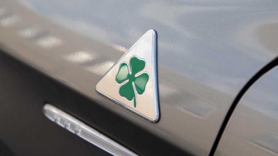 logo Alfa Romeo Giulietta Quadrifoglio Verde Maserati