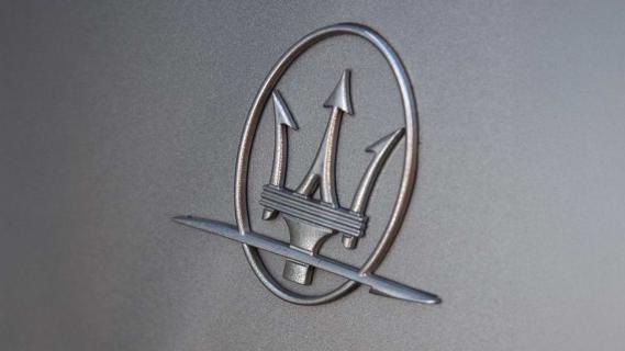 logo Alfa Romeo Giulietta Quadrifoglio Verde Maserati