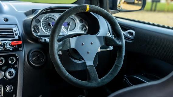 Aston Martin Cygnet V8 groen (2018) interieur dashboard stuur