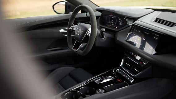 Audi e-tron GT in het groen interieur