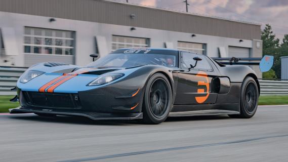 Lynx GT1 (2025) zijkant links voor schuin rijdend op circuit