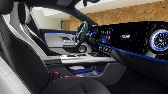 Mercedes CLA blauw (2025) interieur zijkant