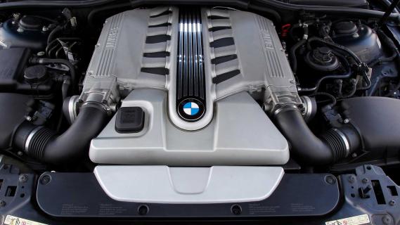 BMW 760i (E65/E66) met V12-motor