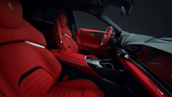 Novitec Ferrari Purosangue Esteso (2025) interieur rood zijkant