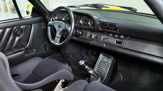 Ruf CTR Yellowbird geel (1987) interieur dashboard