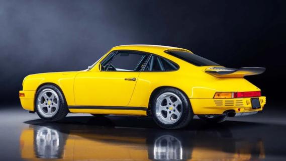 Ruf CTR Yellowbird geel (1987) zijkant links schuin achter