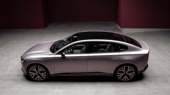 Volvo ES90 beige (2025) zijkant links hoog