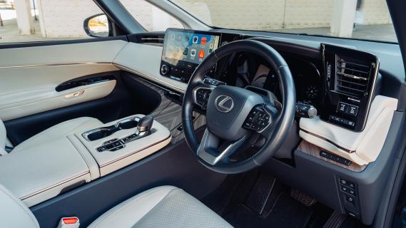 Lexus LM350h dashboard